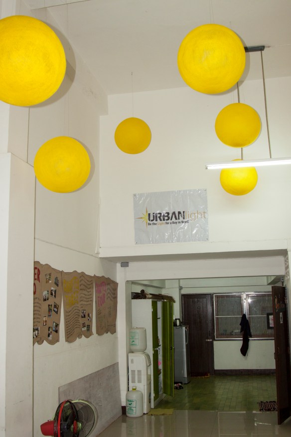 Lively entrance room to the center.